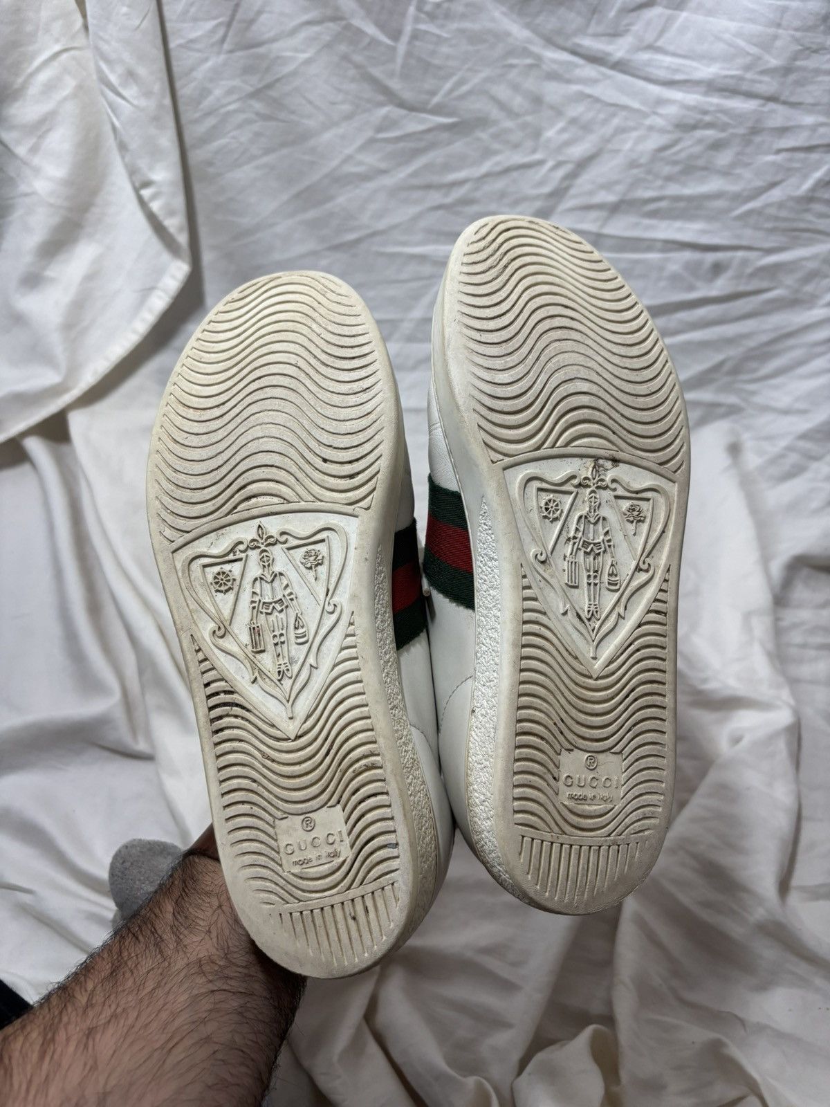 Gucci Gucci Shoes Women's Ace Golden Bees Supreme Leather Sneaker Size US 8 / IT 38 - 5 Thumbnail