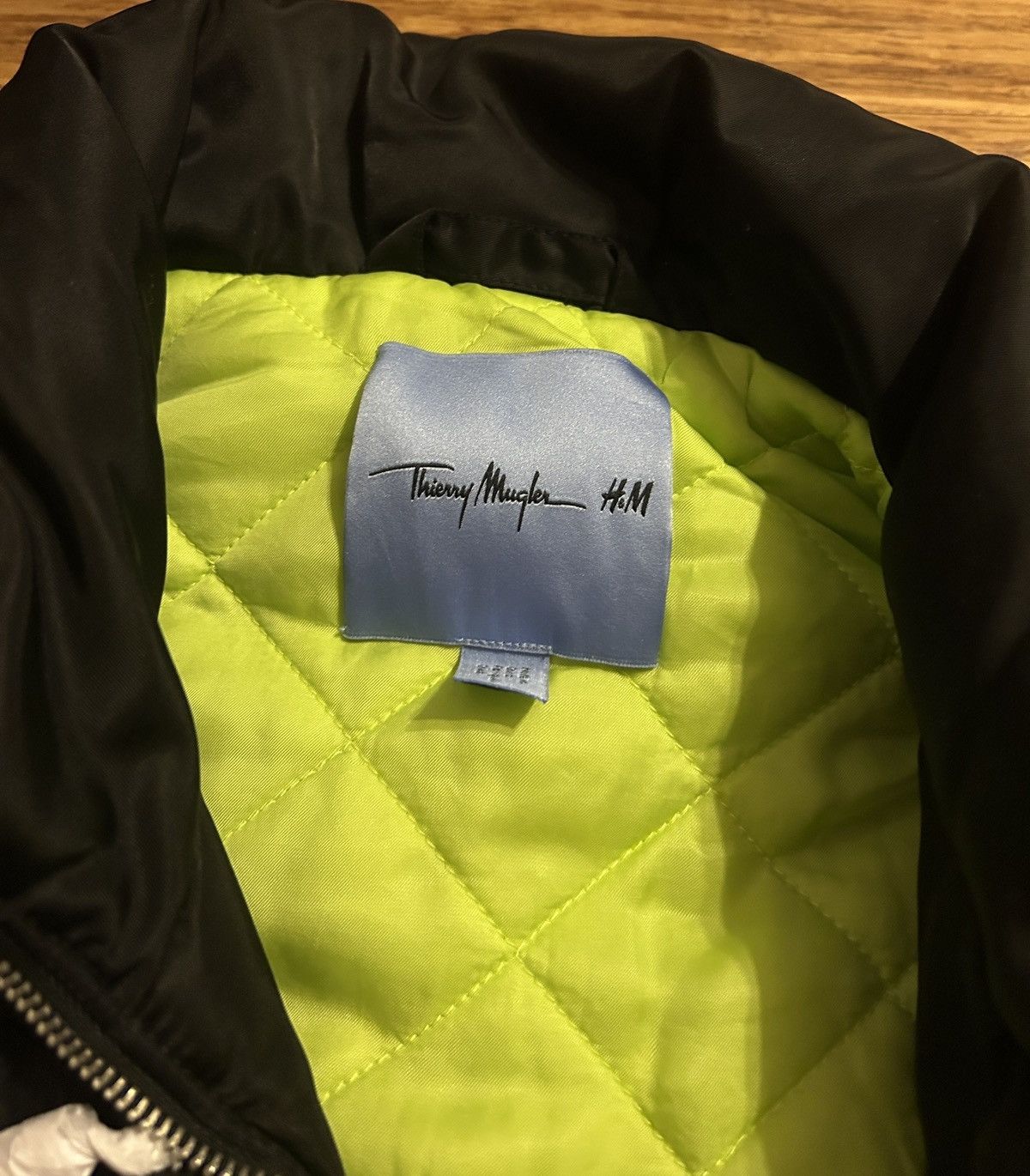 Thierry Mugler Mugler X H&M Nylon Bomber Jacket size L Size US L / EU 52-54 / 3 - 2 Thumbnail