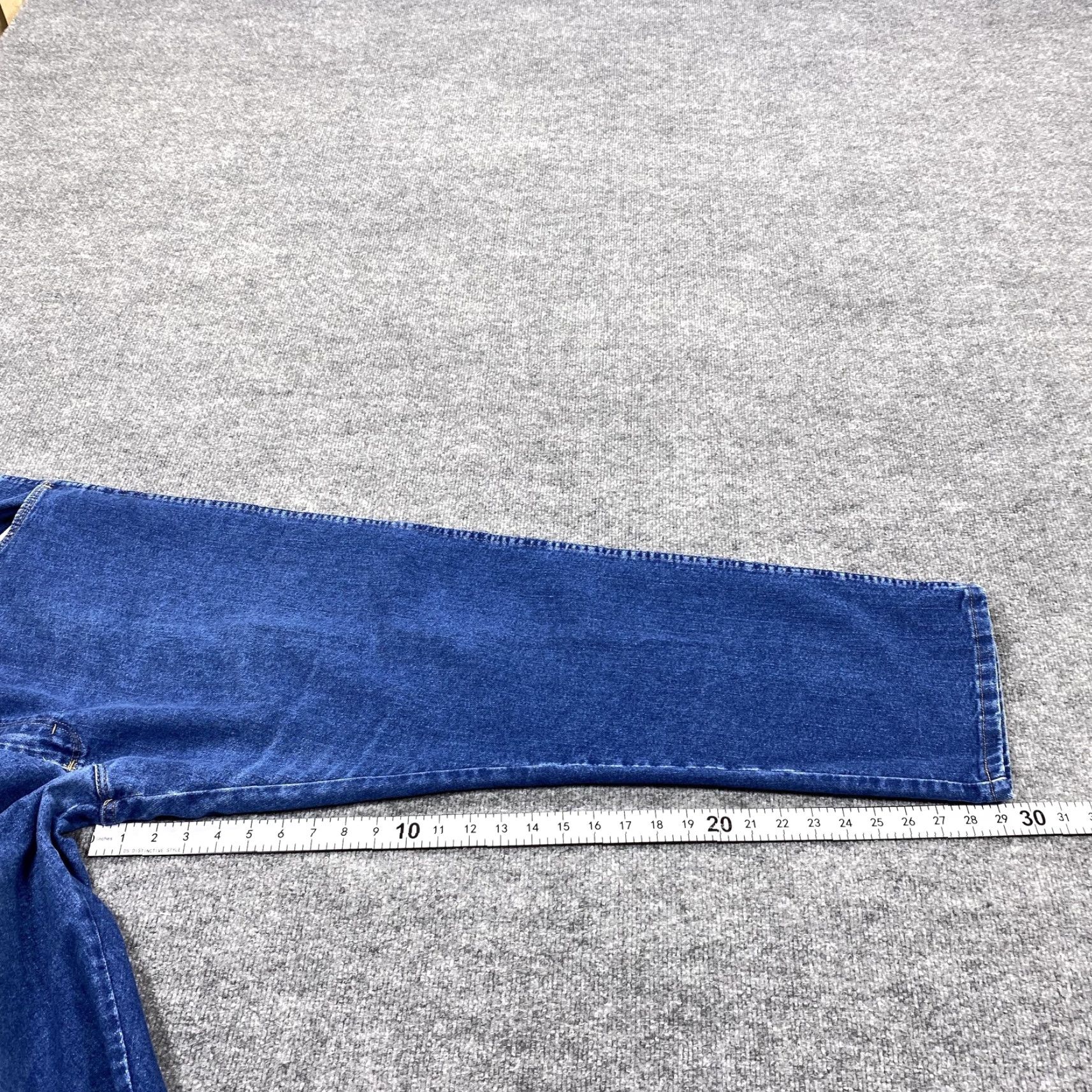Wrangler Wrangler Jeans Mens 44x30 Blue Denim Medium Wash Relaxed Straight Size US 44 / EU 60 - 6 Thumbnail