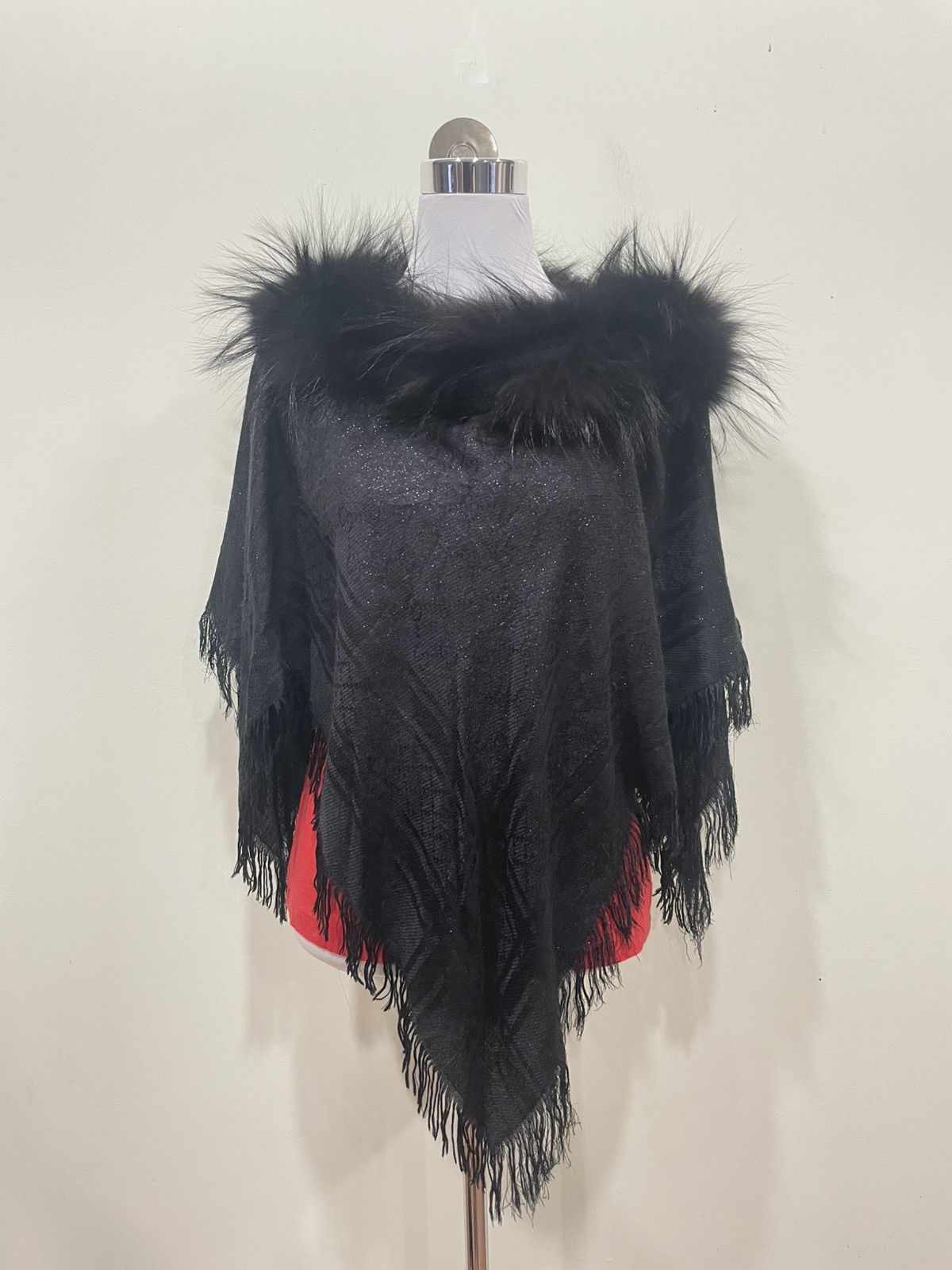 Gucci Gucci fox fur poncho Size ONE SIZE - 1 Thumbnail