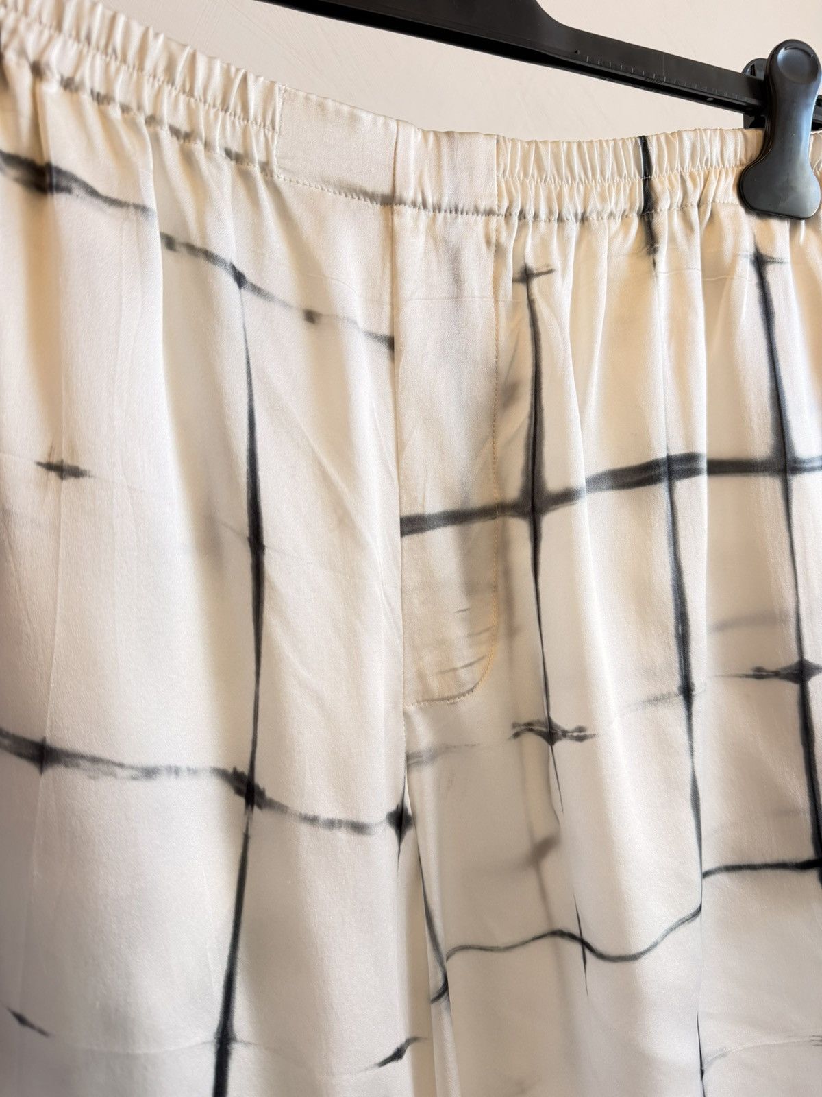 Other DELOS Printed Silk Shorts White Black Shibori Tie-Dye Size M Size US 31 - 2 Thumbnail