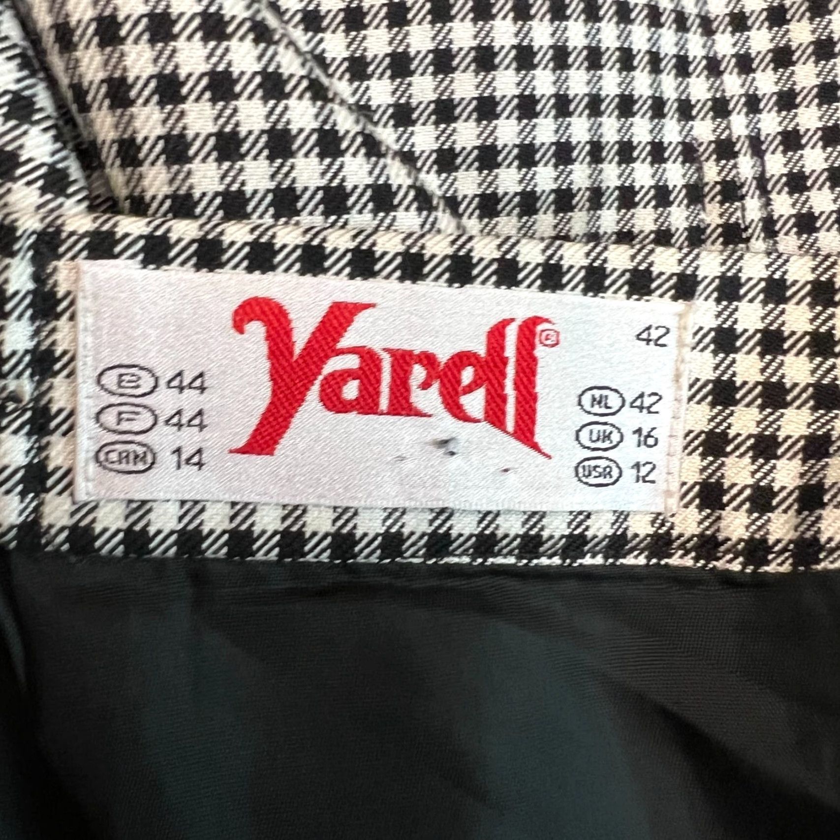 Vintage VINTAGE Yarell Skirt Herringbone Wool Midi A-Line Pockets Zip Made in Germany Womens SZ 12 Black Size 34" / US 12 / IT 48 - 6 Thumbnail