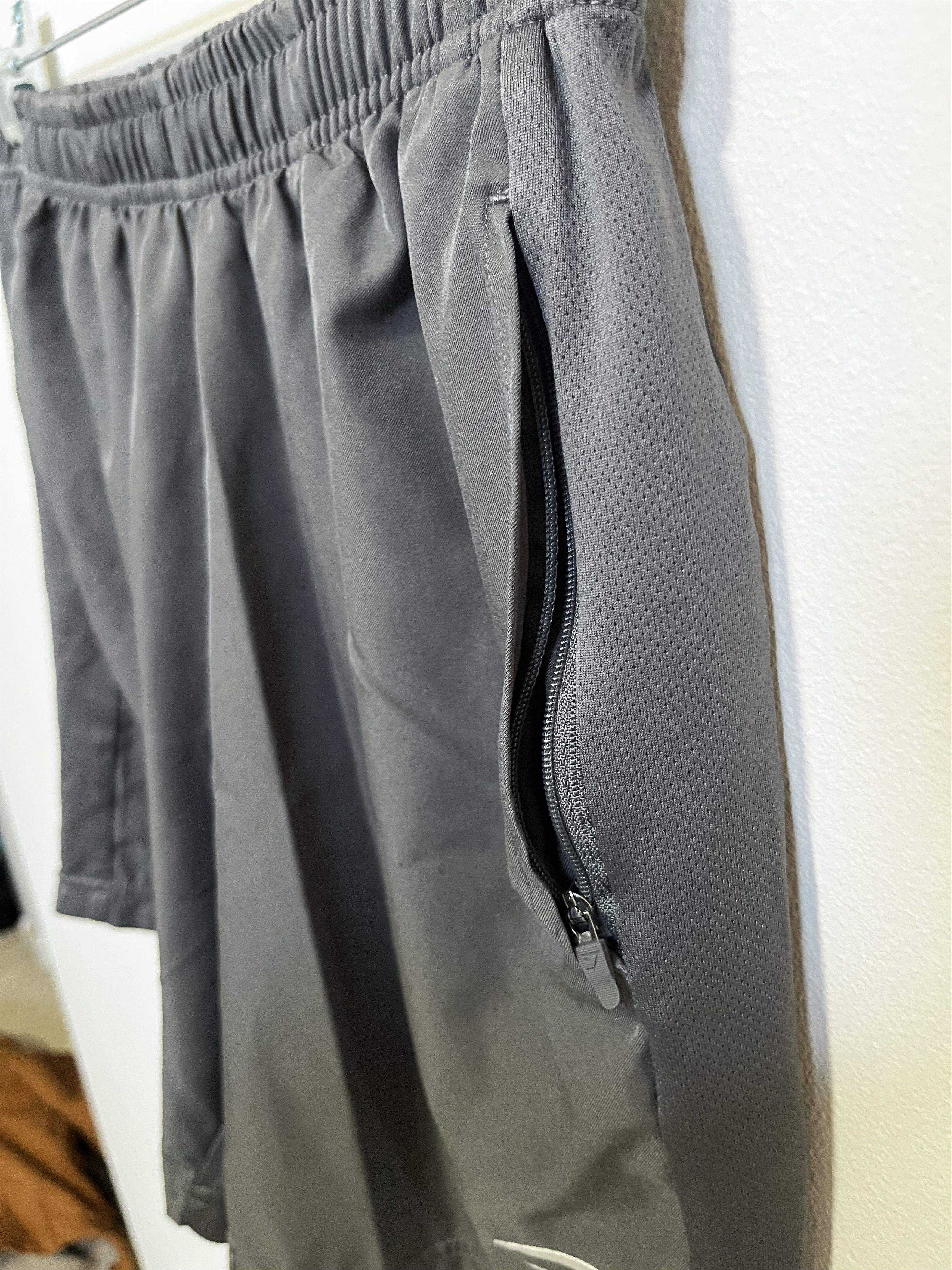 Gymshark Gymshark Training Woven SHorts Gray (Size M) Zipper Pockets Size US 32 / EU 48 - 4 Thumbnail