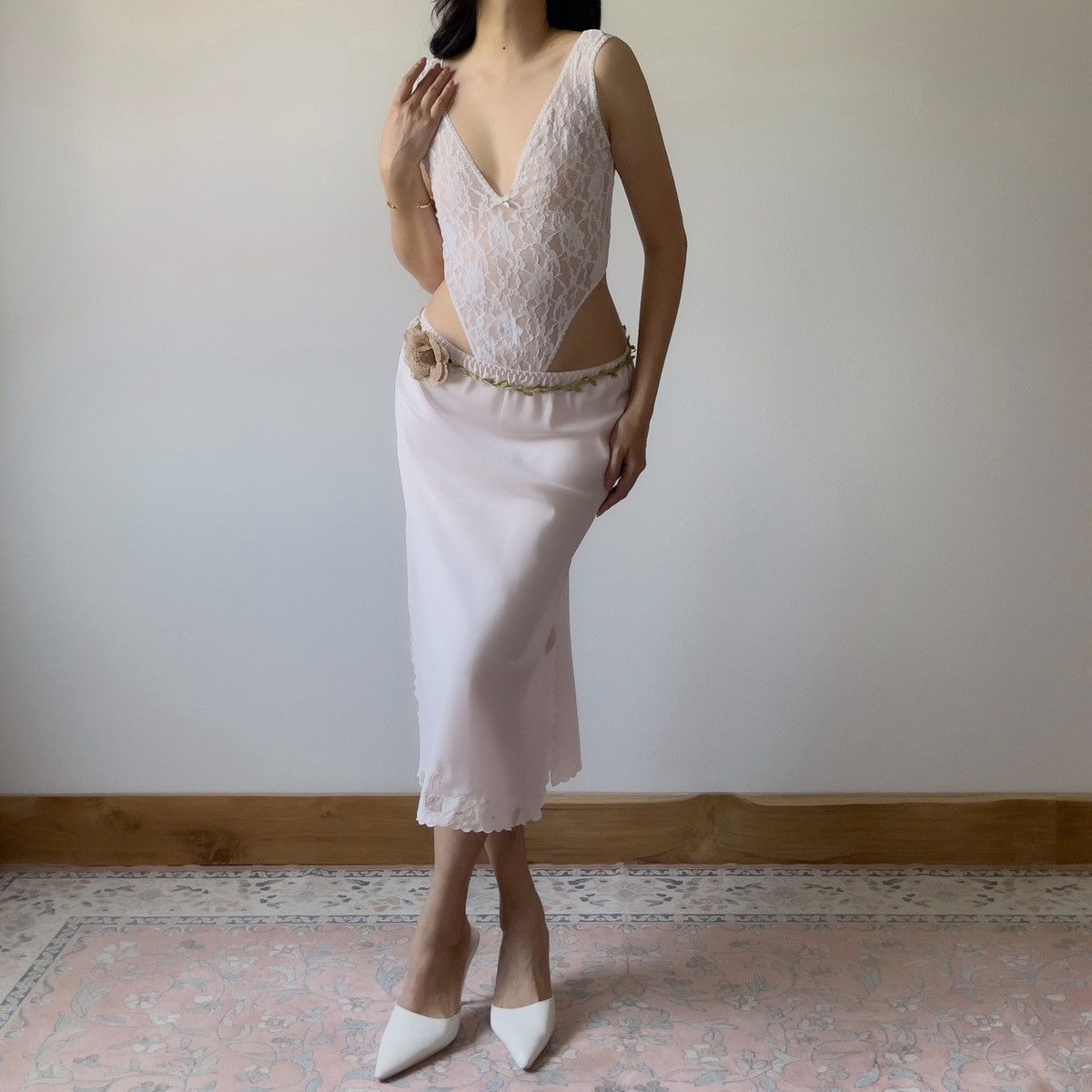 Victoria's Secret Victoria’s Secret 1980s Sheer White Lace Bodysuit (XS–S) Size S / US 4 / IT 40 - 2 Thumbnail
