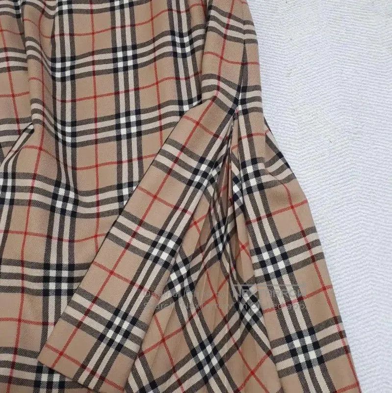 Other Burberry Khaki Wool Midi Skirt for Women. Size 24" / US 00 / IT 34 - 9 Thumbnail