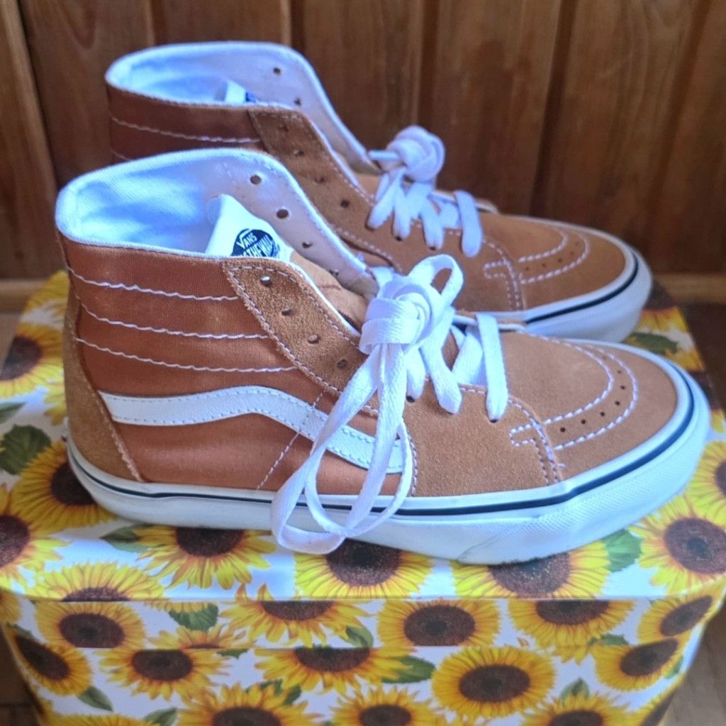 Vans Vans Tan and White High-Top Sneakers with Signature Stripe Size US 6 / IT 36 - 1 Thumbnail
