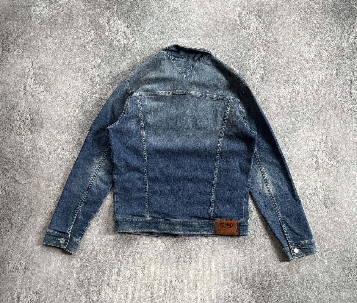 Tommy Hilfiger Tommy Hilfiger L blue denim trucker jacket button bomber Size US L / EU 52-54 / 3 - 13 Thumbnail
