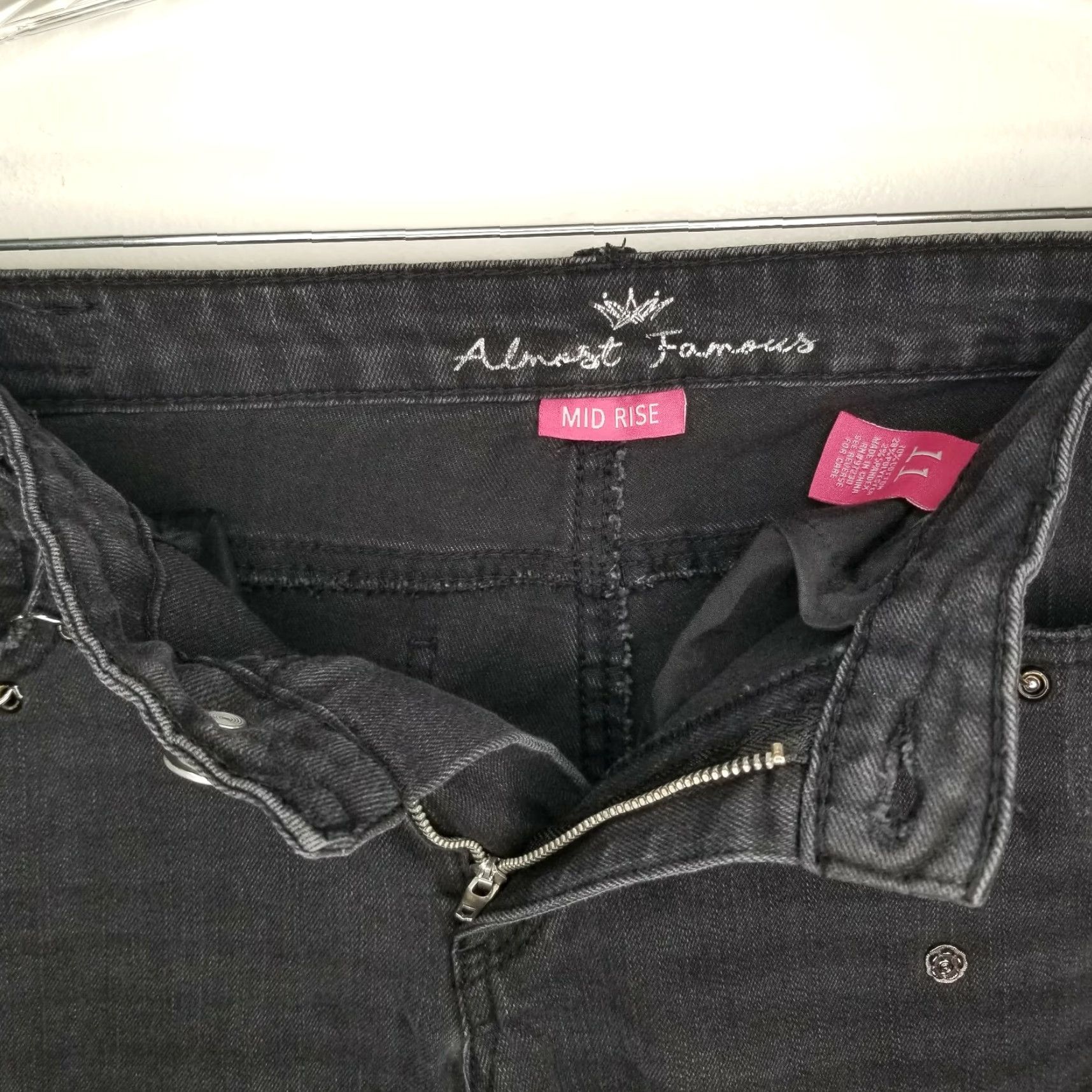 Almost Famous Almost Famous Jeans Women Black Mid Rise Straight Size 11 Stars Flowers Rings Womens Size 32" / US 10 / IT 46 - 4 Thumbnail