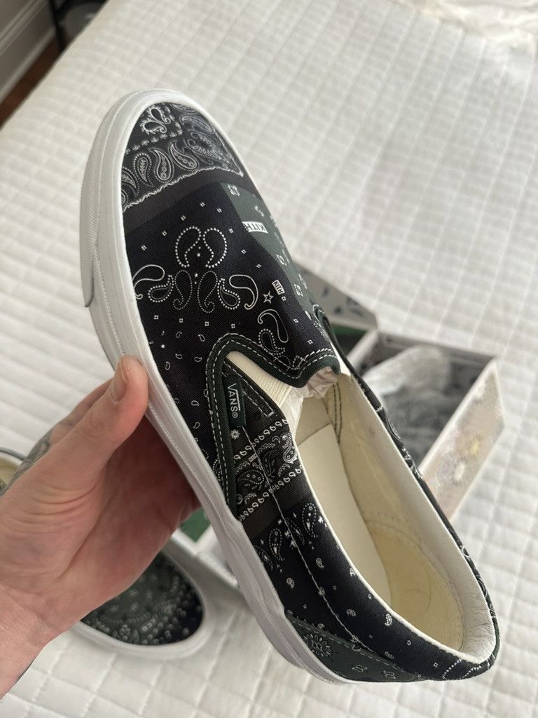 Kith × Vans KITH VANS OG CLASSIC SLIP ON 10TH SCARAB BANDANA Size US 11.5 / EU 44-45 - 11 Thumbnail