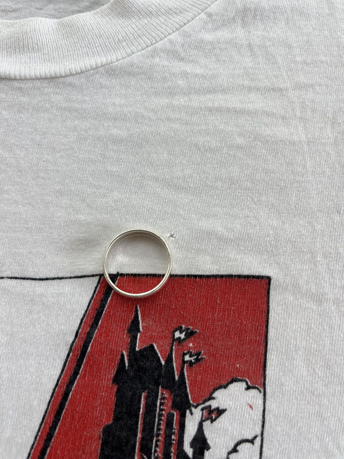 Vintage Vintage SKY RYDERS CAMELOT ( Movie )80’s T-shirt Size US L / EU 52-54 / 3 - 8 Thumbnail