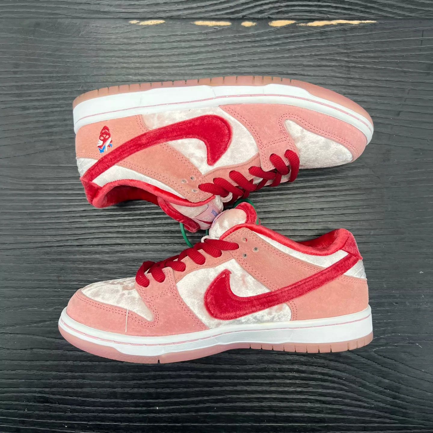 Nike Nike Dunk SB Valentine's Day 37.5 Boxed New Size US 7 / IT 37 - 2 Thumbnail