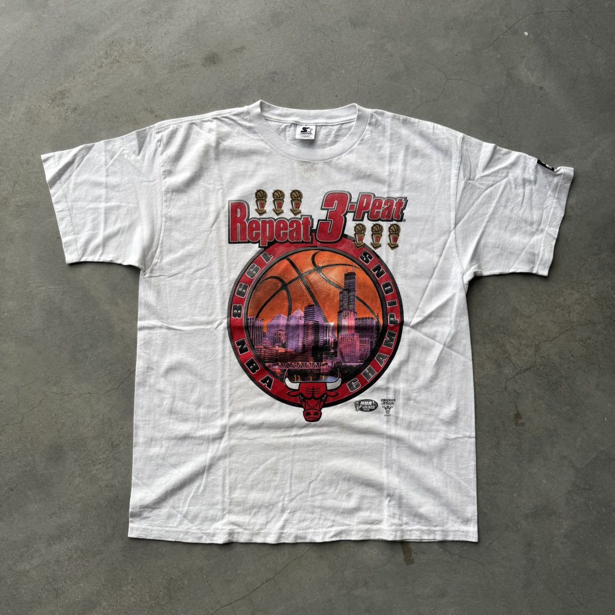 NBA × Vintage Vintage 1998 Chicago Bulls Repeat 3 Peat NBA tee Size US L / EU 52-54 / 3 - 1 Thumbnail