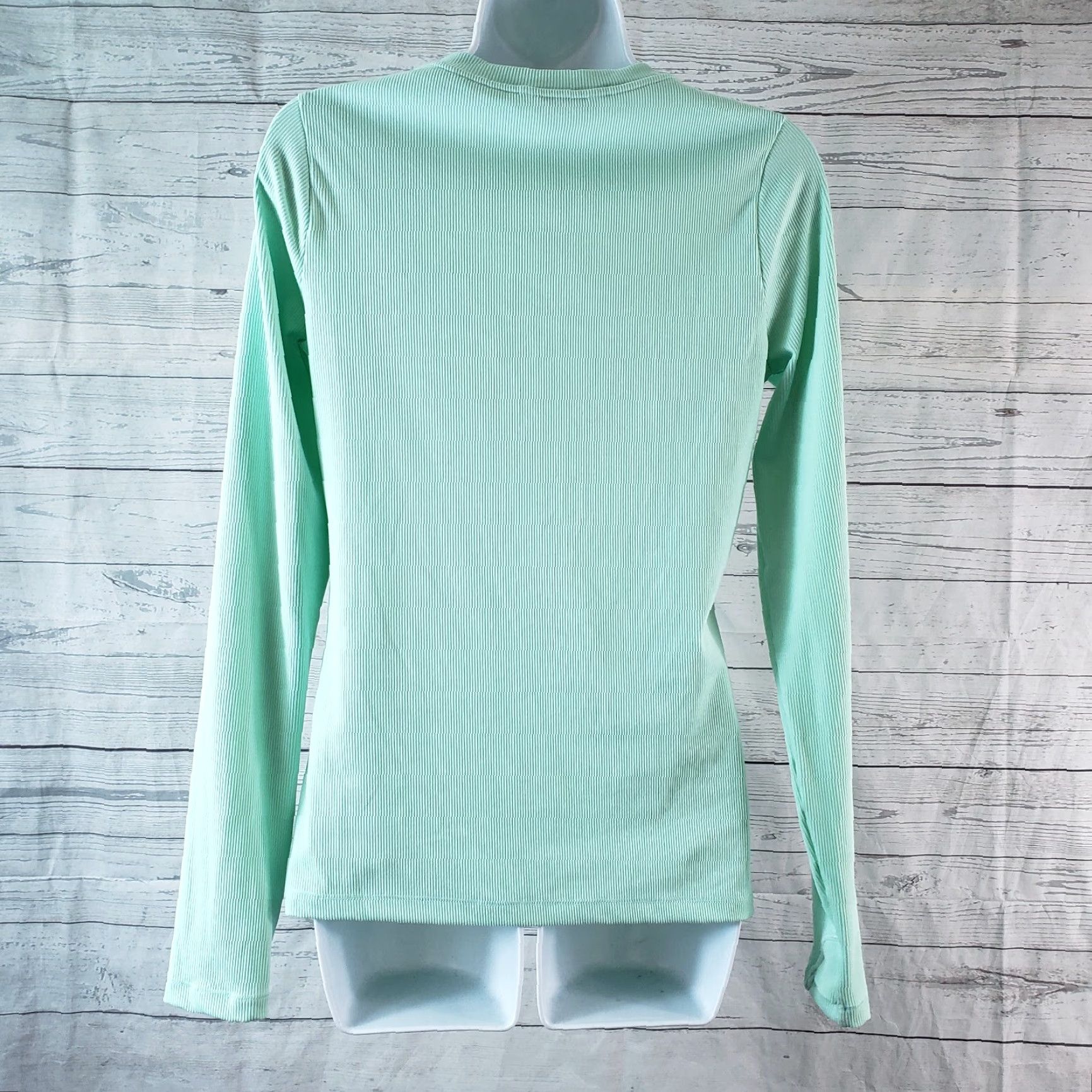 Athleta Athleta Womens Uptempo Ribbed Henley Top Sz Small Green Long Sleeve Size S / US 4 / IT 40 - 4 Thumbnail