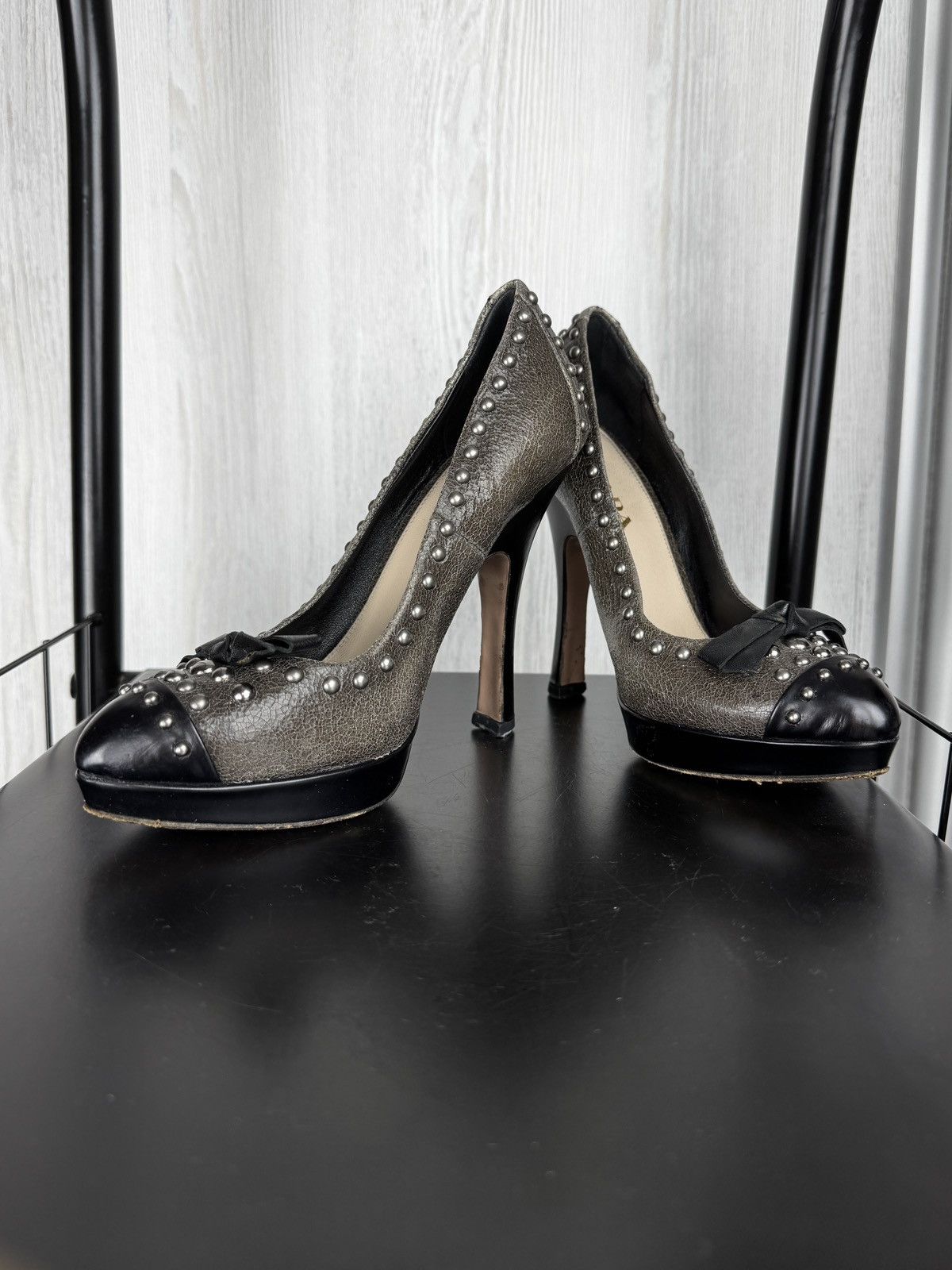 Prada Prada Grey/Black Studded Textured Leather Bow Pumps Sz 34.5 Size US 4.5 / IT 34.5 - 17 Thumbnail