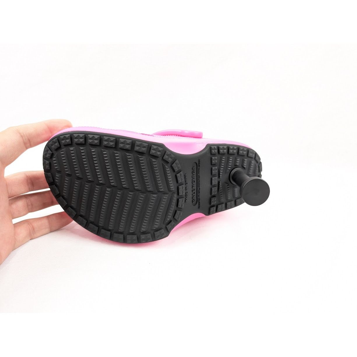 Balenciaga o1rshd1 Rubber Crocs Madame in Electric Pink Size US 6 / IT 36 - 9 Thumbnail