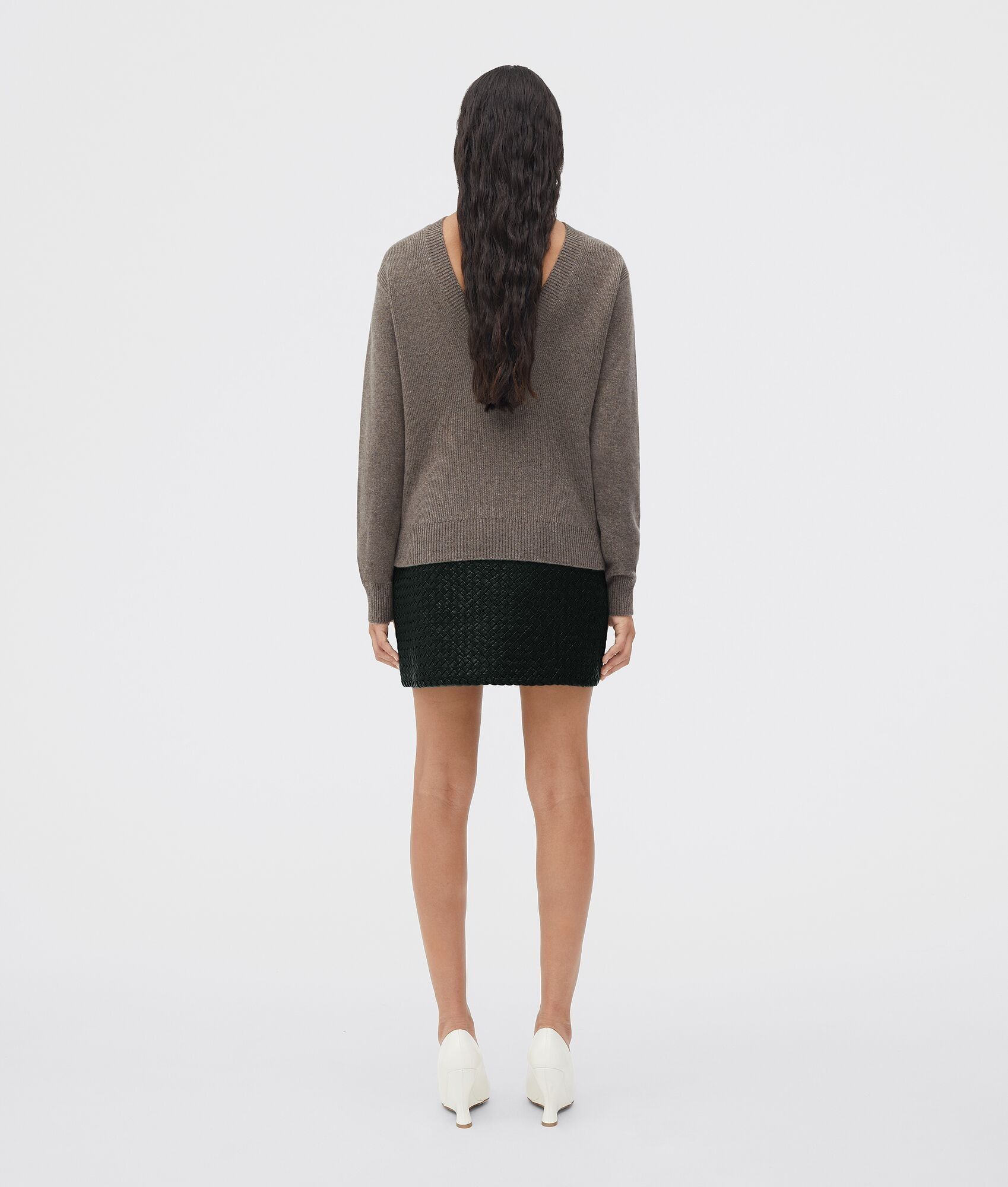 Bottega Veneta o1n1vont0325 Classic Compact Cashmere Sweater in Milkweed Size L / US 10 / IT 46 - 6 Thumbnail
