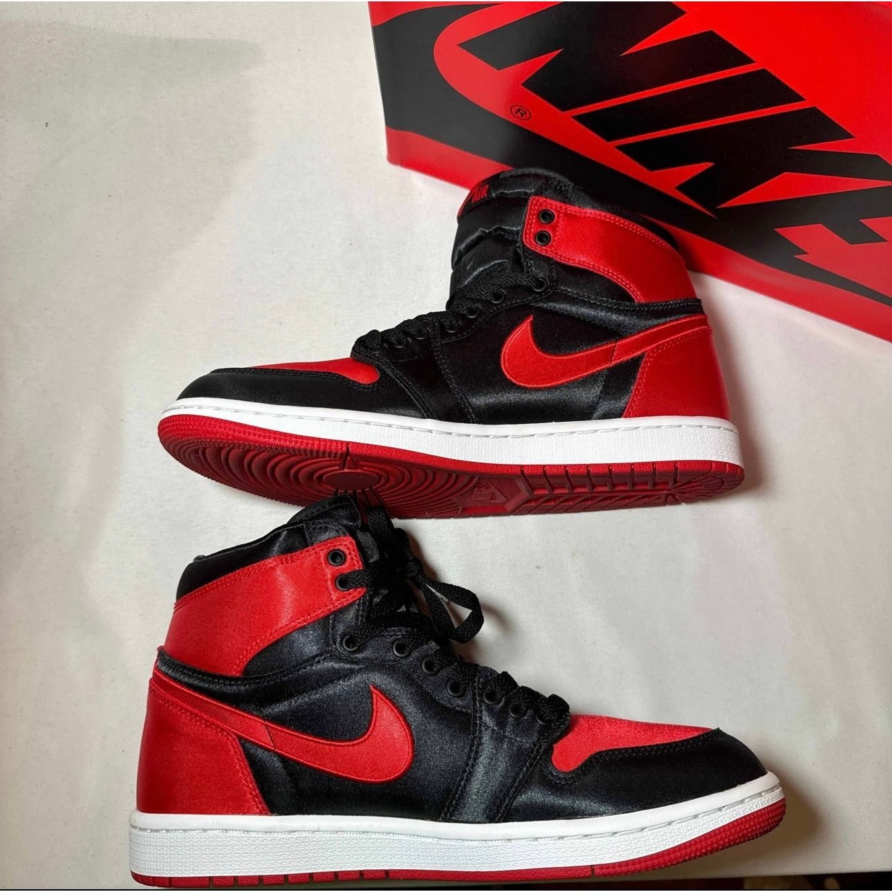 Jordan Brand × Nike Size 9 - Wmns Air Jordan 1 Retro High OG Satin Bred 2023 Size US 9 / IT 39 - 3 Thumbnail