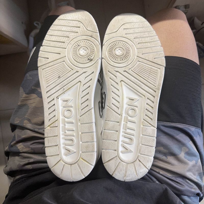 Louis Vuitton Louis Vuitton Low-Top Trainer Sneakers for Men - Size US 8 / EU 41 - 4 Thumbnail