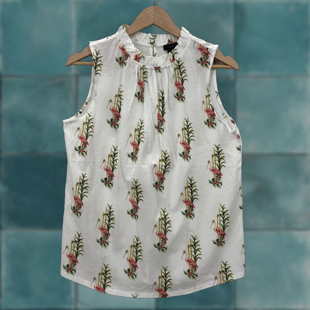 Ann Taylor Ann Taylor Factory Blouse Womens Medium White Floral Sleeveless High Neck Bird Tropical Jersey 100% Cotton Size M / US 6-8 / IT 42-44 - 1 Thumbnail