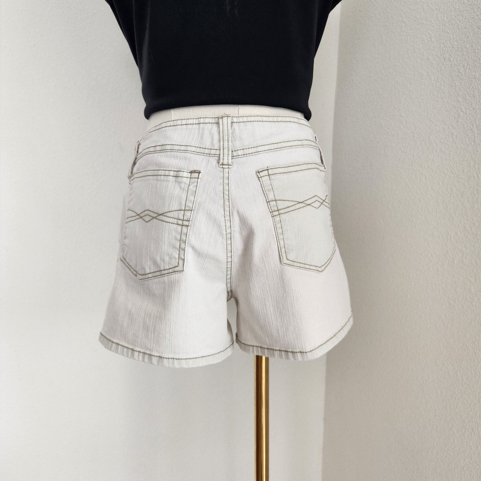 Vintage Vintage Y2K No Boundaries Khaki Low Rise Shorts 4 Size 27" / US 4 / IT 40 - 5 Thumbnail