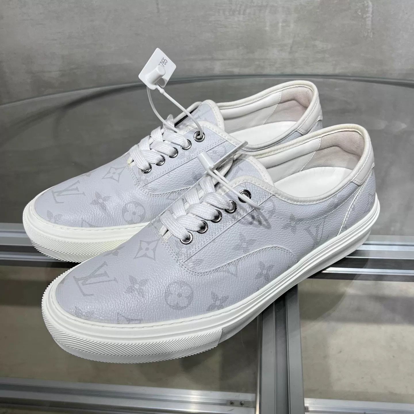 Louis Vuitton LV white and gray monogram sneakers UK7 (41) Size US 8 / EU 41 - 2 Thumbnail