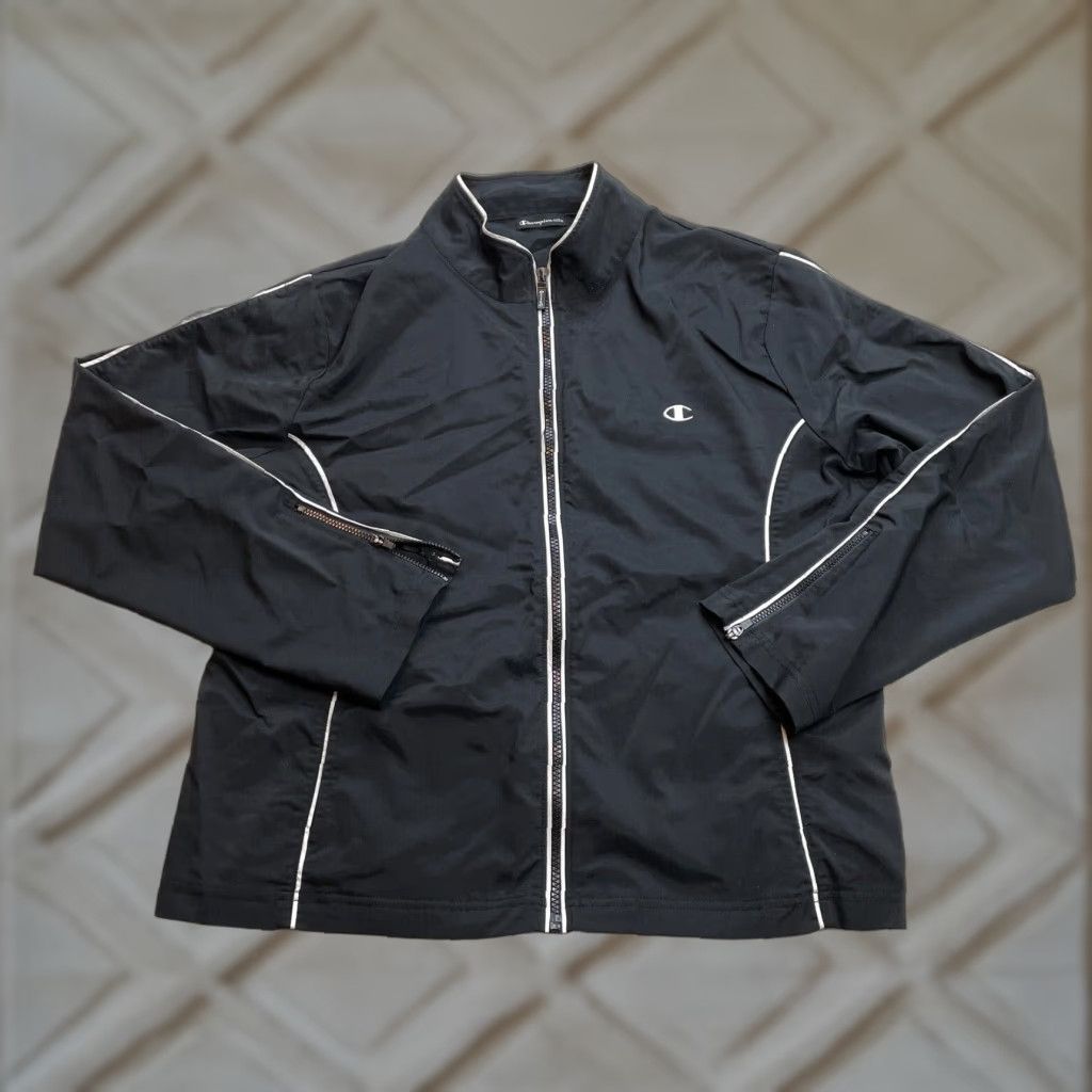 Champion Champion Windbreaker Jacket Womens Medium Black Full Zip Pockets Zip Cuffs Size M / US 6-8 / IT 42-44 - 1 Thumbnail