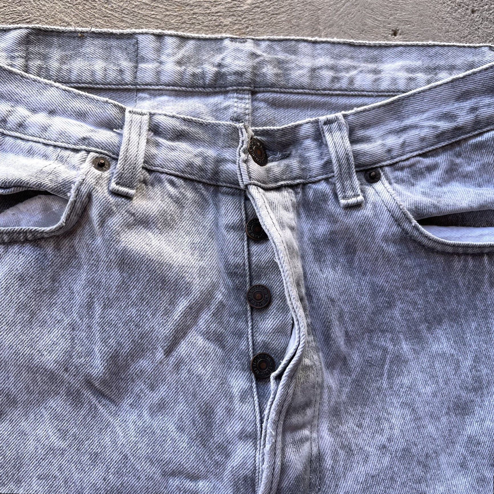 Levi's VINTAGE Levi's 501 Jeans Adult 32x32 Gray Denim Button Fly Straight Men 80s 90s Size US 32 / EU 48 - 6 Thumbnail