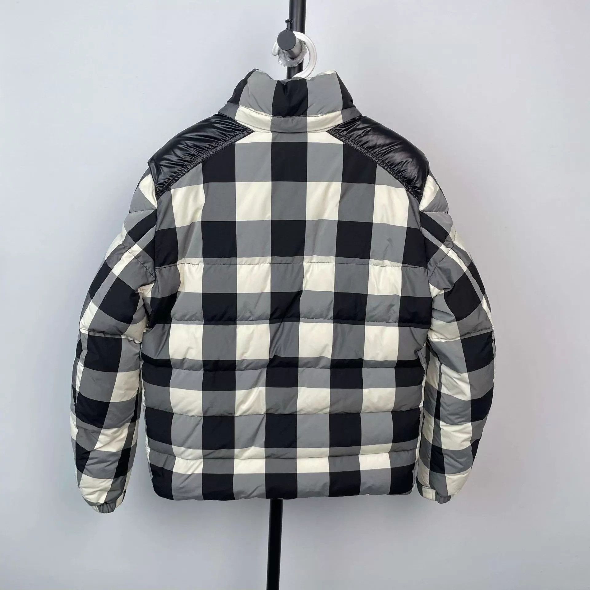Moncler Moncler check chest embroidered down jacket Size 1 Size US S / EU 44-46 / 1 - 2 Thumbnail