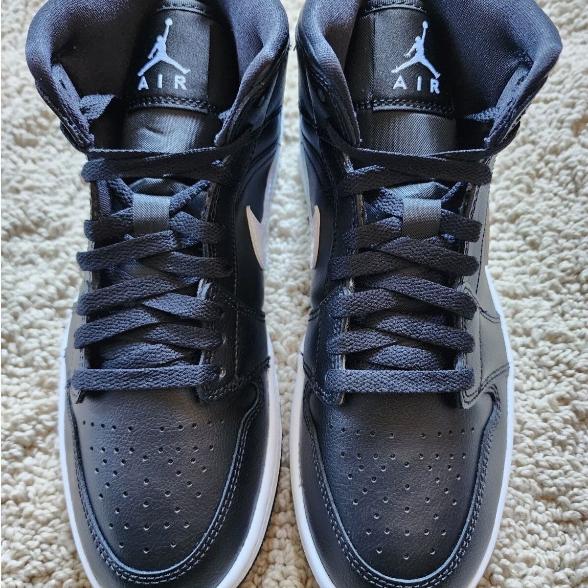Jordan Brand Wmns Air Jordan 1 Mid Black White Brand New Sz 8 Size US 8 / IT 38 - 4 Thumbnail