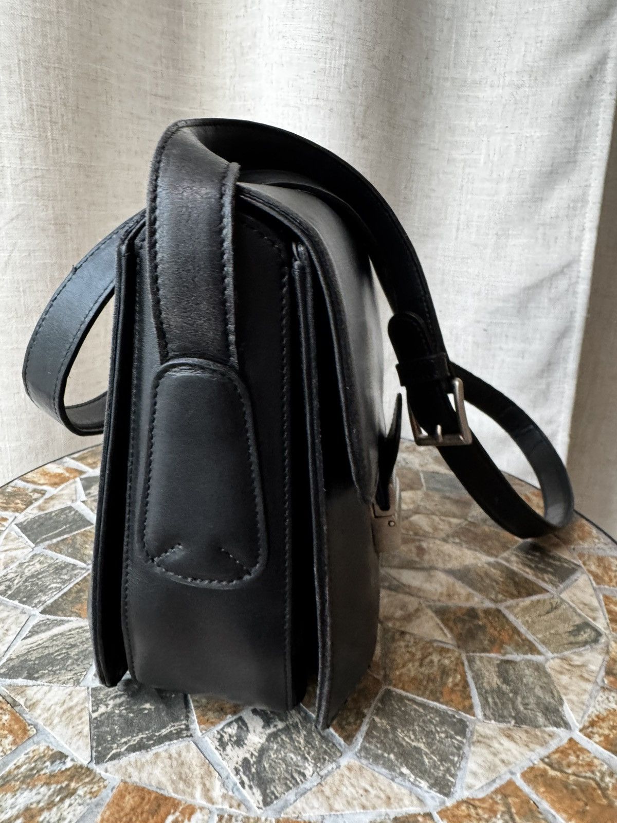 Giorgio Armani Vintage Giorgio Armani Black Leather Shoulder Bag UNISEX Size ONE SIZE - 6 Thumbnail
