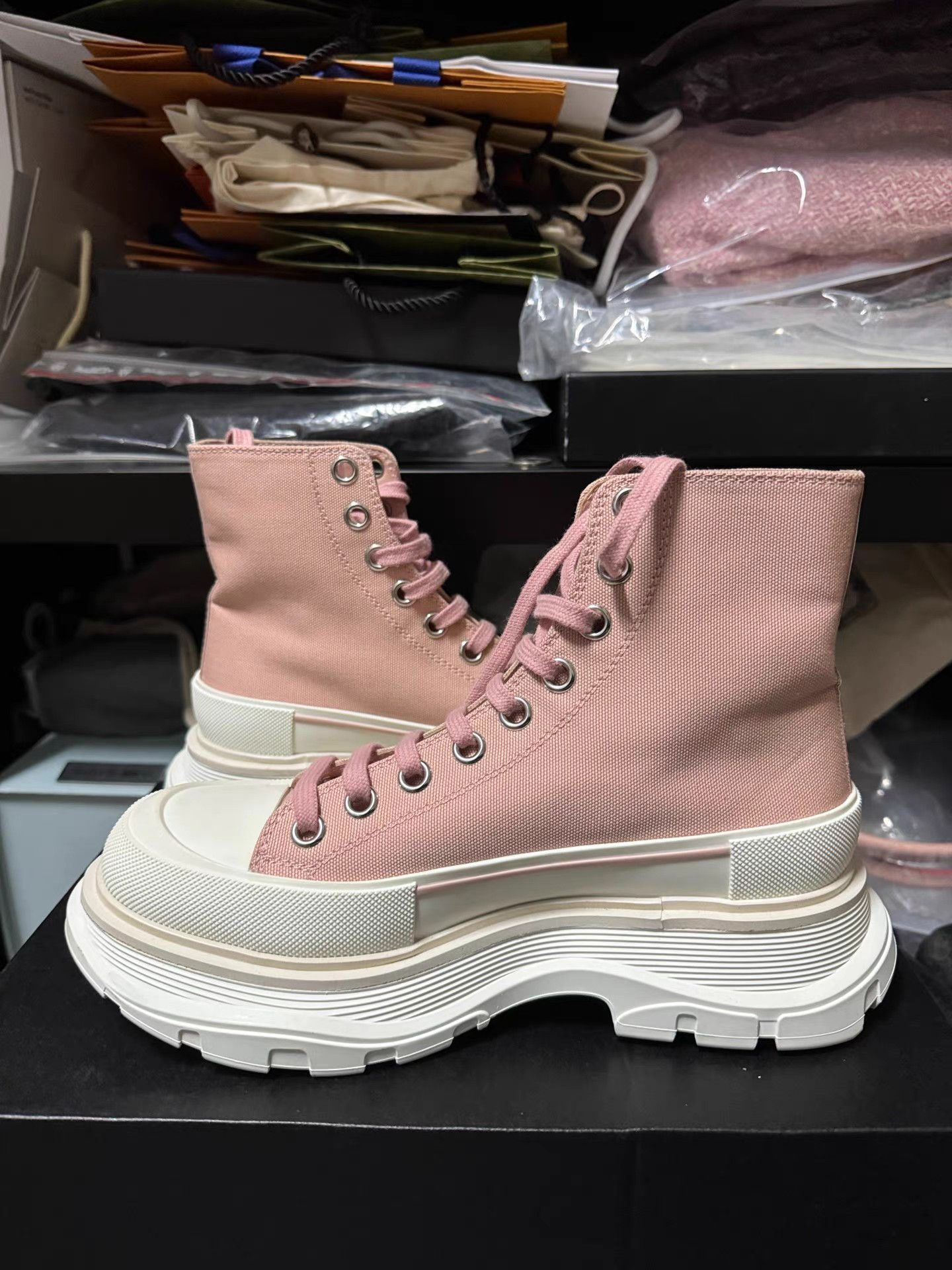 Alexander McQueen Alexander McQueen Tread Slick Pink High-Top Boots K6 Size US 7 / IT 37 - 4 Thumbnail