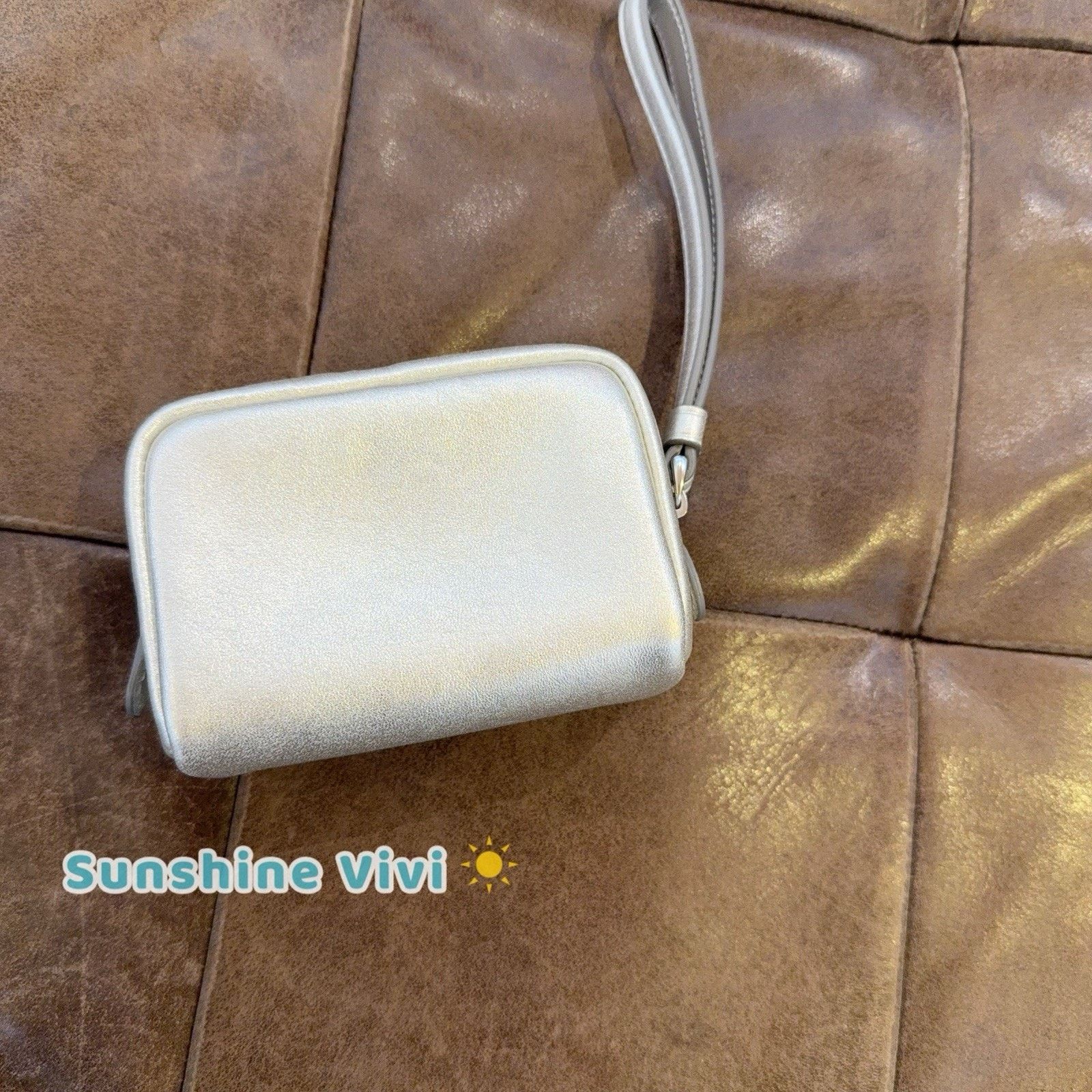 Coach NWT Coach Pouch Wristlet CW420 Silver/Light Silver Super Size ONE SIZE - 3 Thumbnail