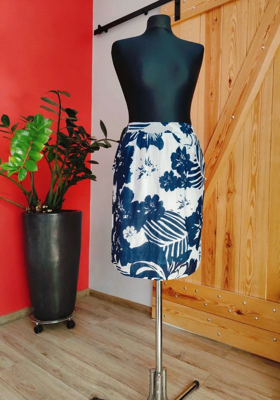 s.Oliver Elegant skirt Size 32" / US 10 / IT 46 - 1 Thumbnail