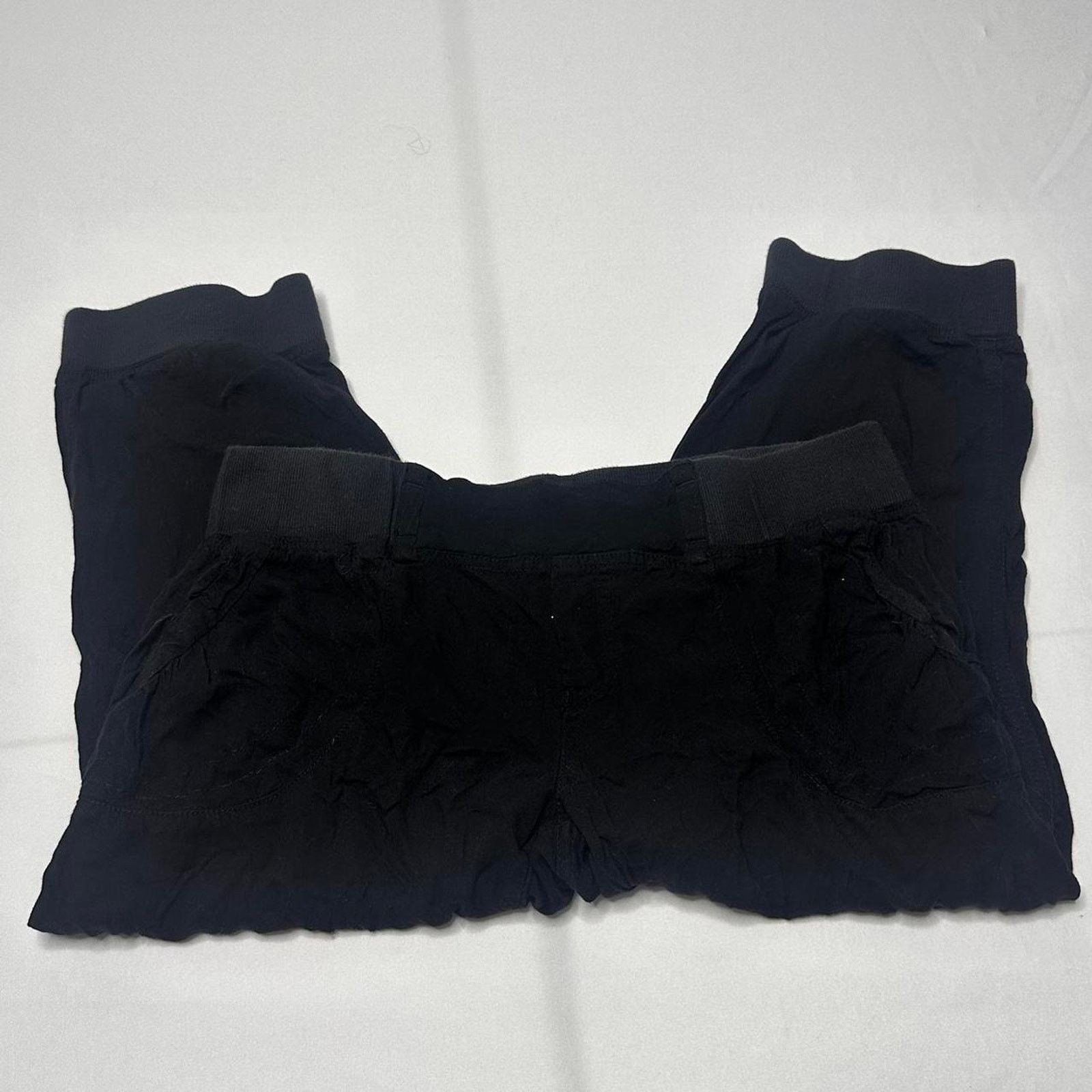 Bebe 2B Bebe Size Small Black Vintage Capris Soft & Flattering Size 27" / US 4 / IT 40 - 1 Thumbnail