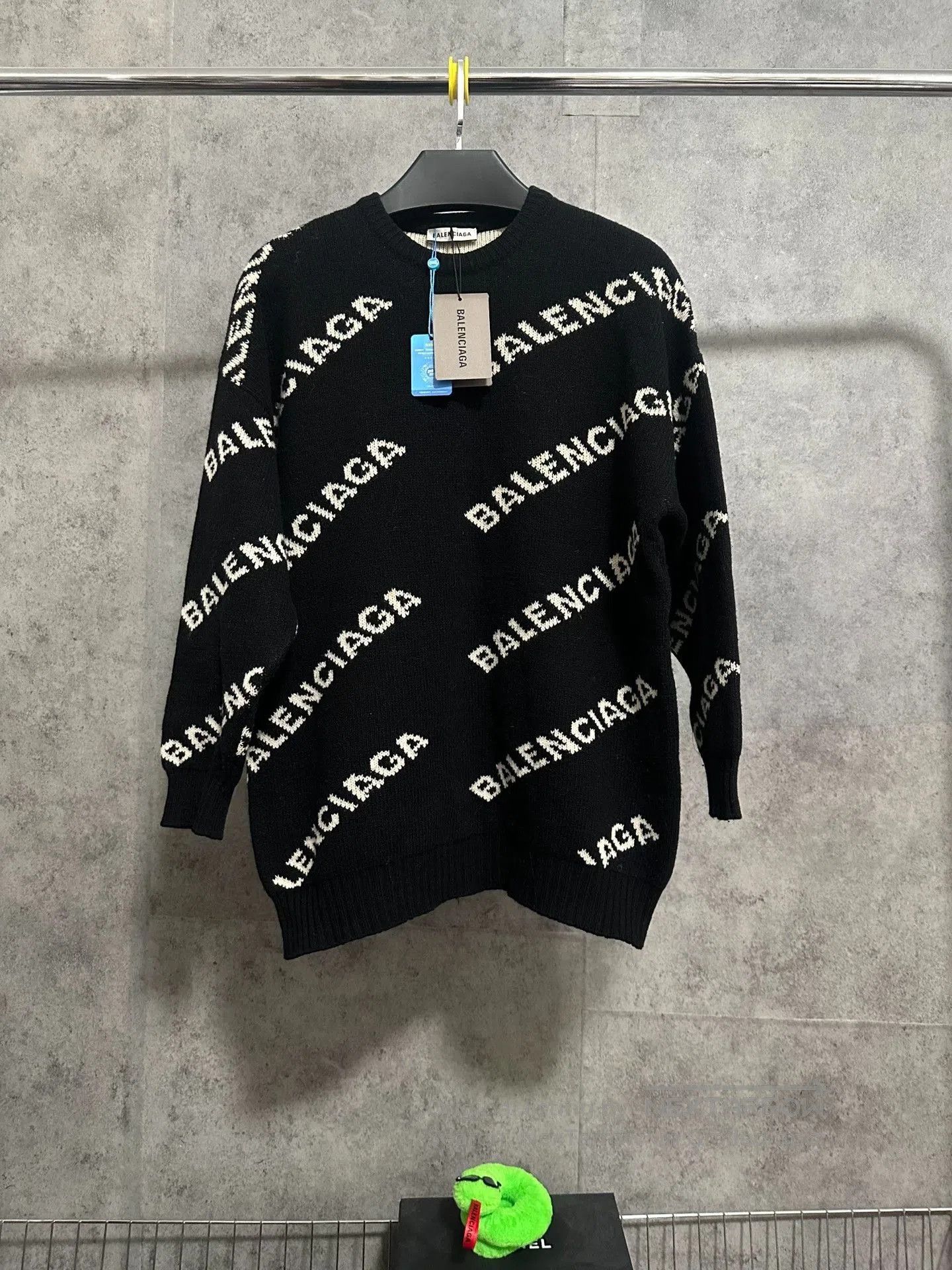 Balenciaga Balenciaga Logo Knit Sweater. Size XXS / US 00 / IT 34 - 1 Thumbnail