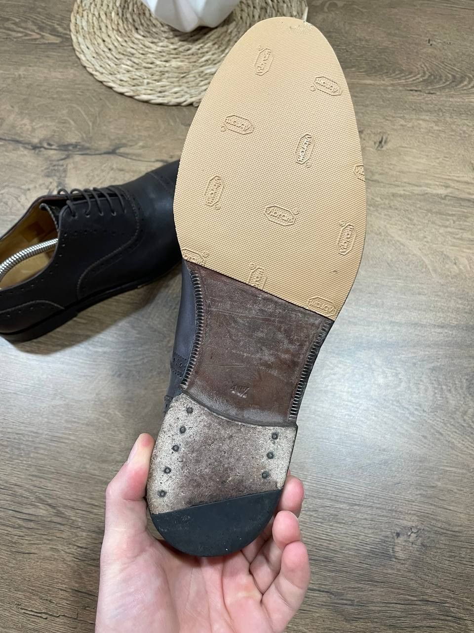 Suitsupply Suitsupply Oxford Brown Brogue Derby in Calf Leather mens Size US 7.5 / EU 40-41 - 14 Thumbnail