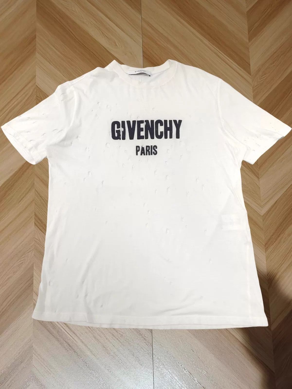 Givenchy Givenchy authentic distressed T-shirt Size S 99% new Size US S / EU 44-46 / 1 - 1 Thumbnail