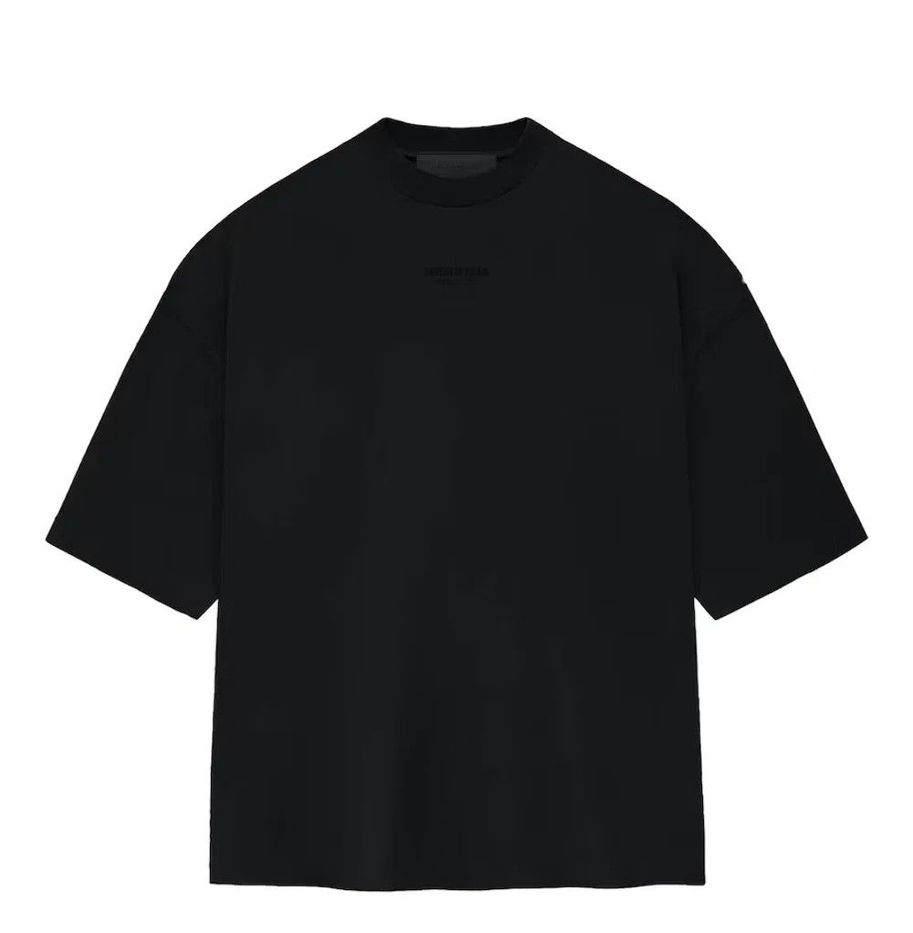 Fear of God sz L FOG Essentials Small Logo Tee Jet Black (FW23) Size US L / EU 52-54 / 3 - 2 Thumbnail