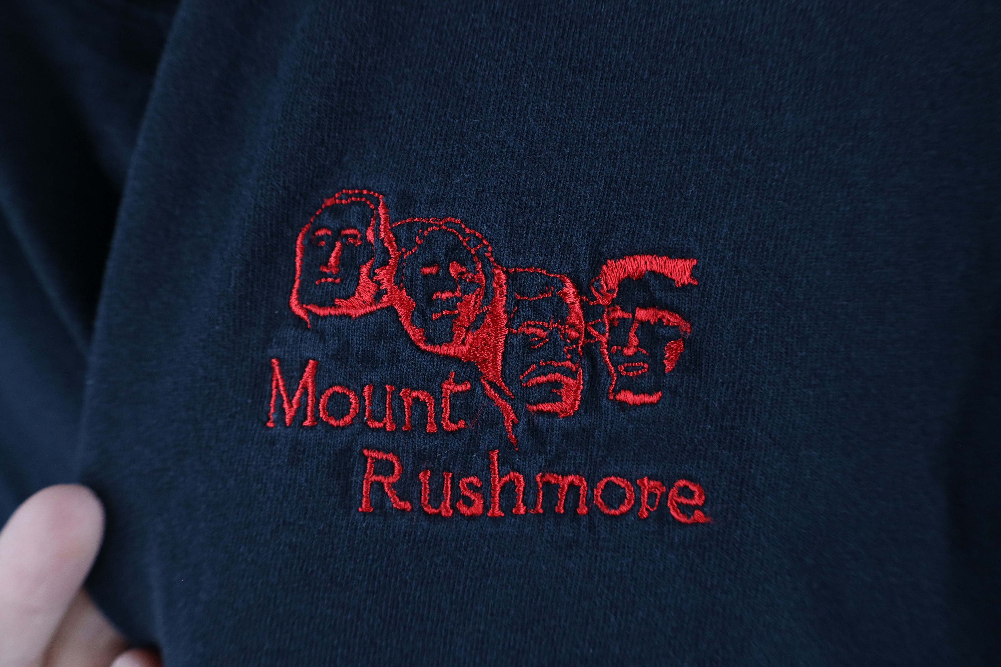 Vintage Vintage Spell Out Mount Rushmore National Monument T-Shirt Size US L / EU 52-54 / 3 - 6 Thumbnail