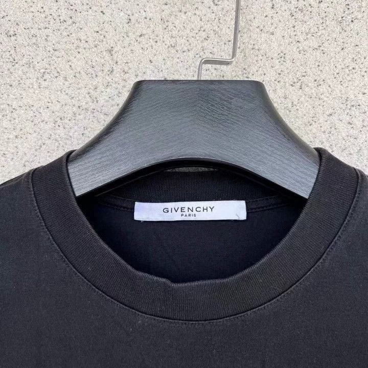 Givenchy Givenchy Small logo short sleeve OS XS Size US XS / EU 42 / 0 - 2 Thumbnail