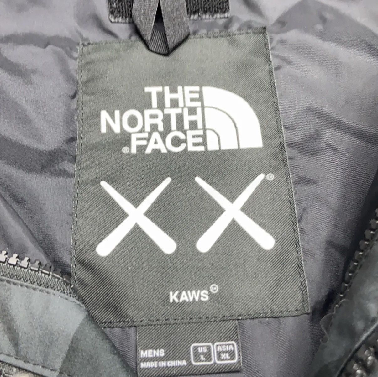 Kaws × The North Face The North Face x KAWS Retro 1986 Mountain Jacket Size US L / EU 52-54 / 3 - 5 Thumbnail
