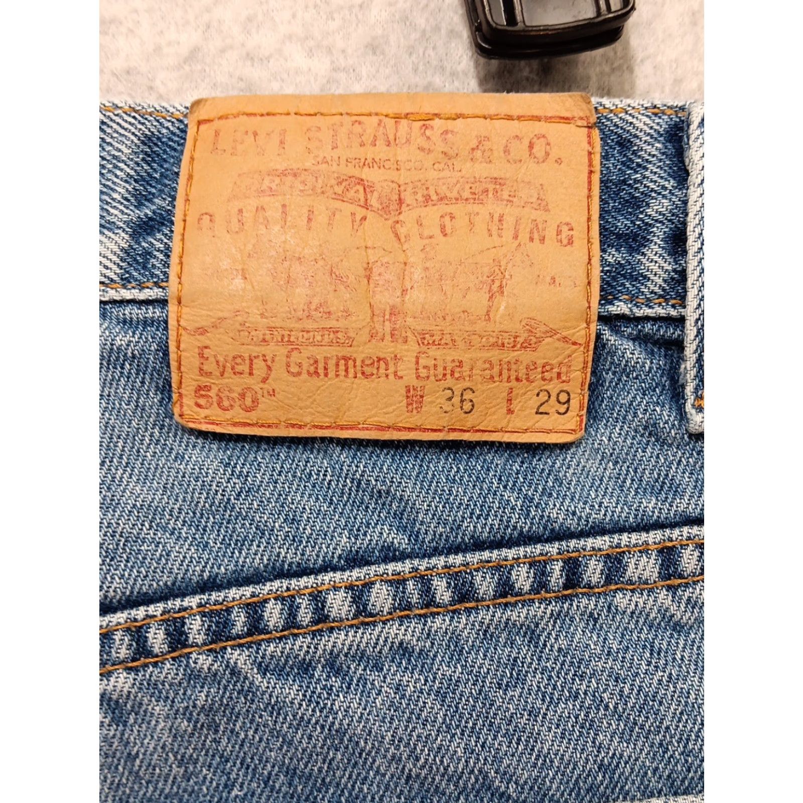 Levi's Levi's 560 Jeans Mens 36 X 29 Denim Blue Medium Wash Zip Regular Tapered Loose Fit 90s USA Mens Size US 36 / EU 52 - 2 Thumbnail