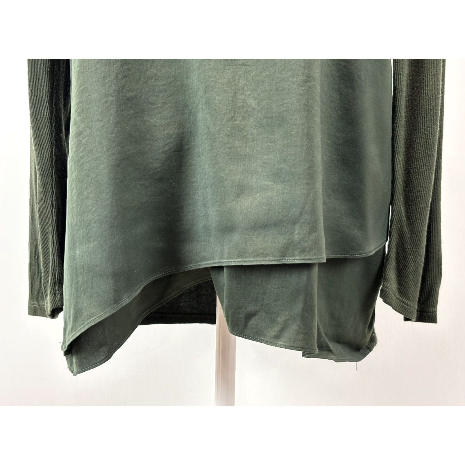 Soft Surroundings SOFT SURROUNDINGS Satin Front Layered Tunic Shirt Long Sleeve Green Medium Women Blouse Satin Tunic Green Womens M Size M / US 6-8 / IT 42-44 - 6 Thumbnail
