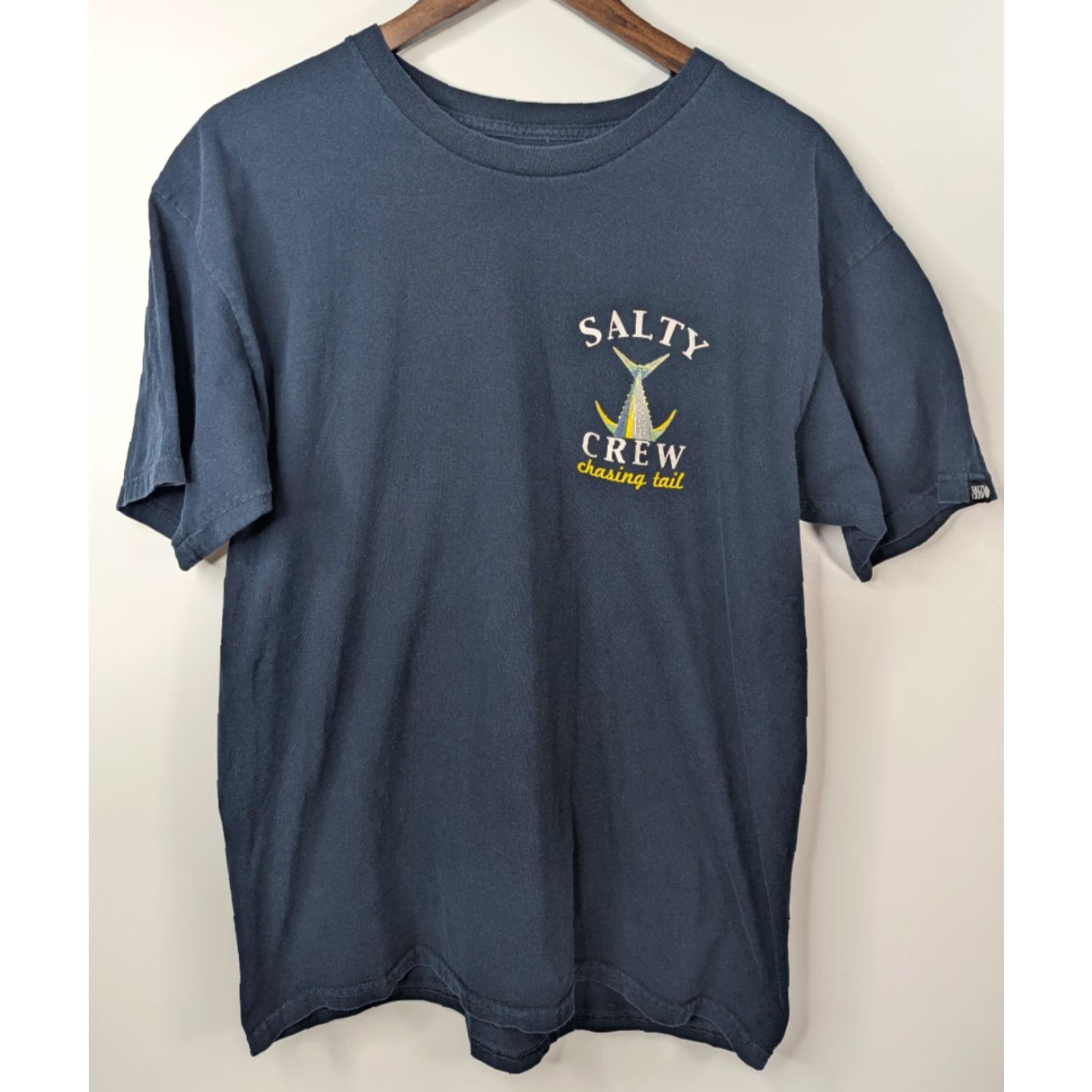 Vintage Salty Crew T Shirt Men L Blue Short Sleeve Crew Neck Chasing Tail Fish Graphic Print Logo Size US L / EU 52-54 / 3 - 4 Thumbnail