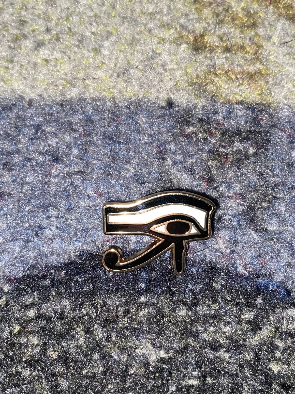 Supreme Supreme Eye Pin Size ONE SIZE - 1 Thumbnail