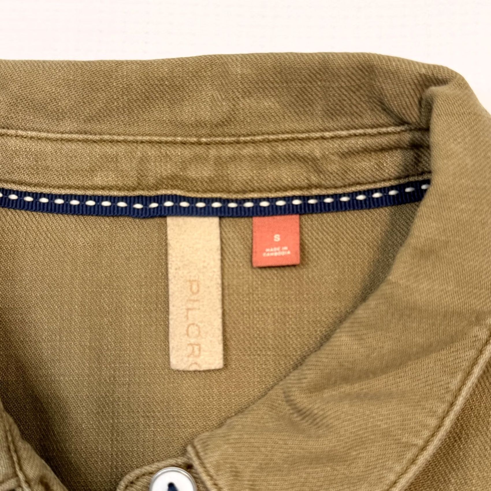 Vintage Pilcro Shirt Womens Small Green Ruffle Yoke Button Front Long Sleeve Twill Top Size S / US 4 / IT 40 - 5 Thumbnail