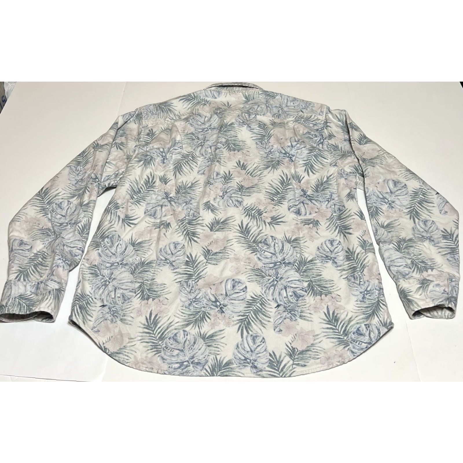 Tommy Bahama Tommy Bahama Hawaiin Floral Camp Button Front Shirt L Multicolor Short Sleeve Mens Regular Button-Up Hawaiian Floral Camp Shirt Size US L / EU 52-54 / 3 - 3 Thumbnail