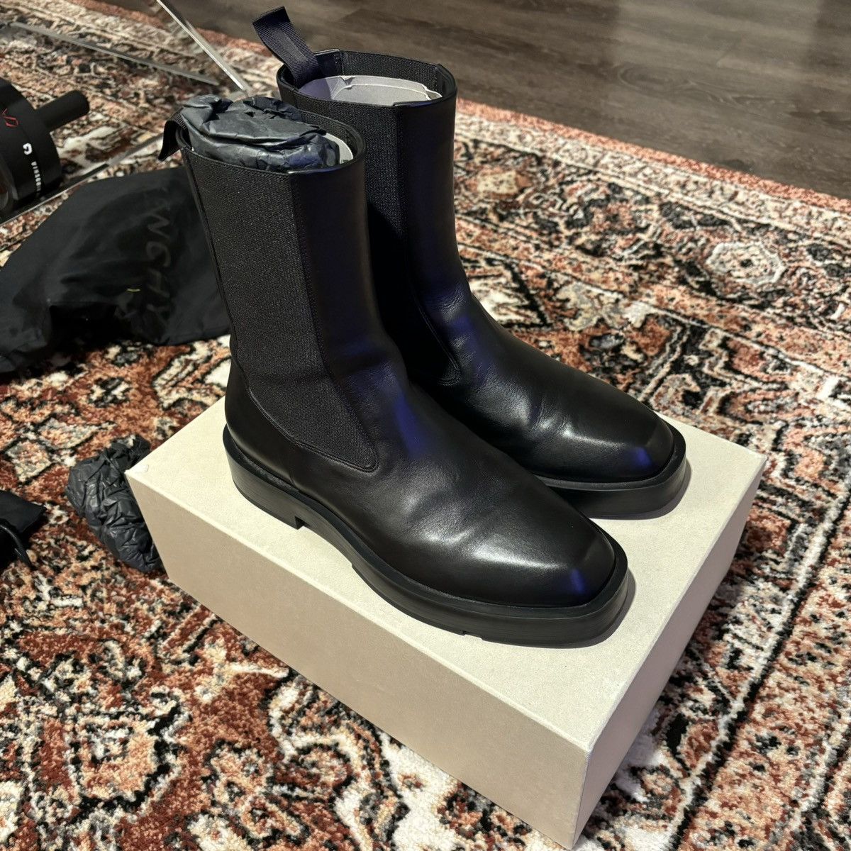 Givenchy Givenchy chunky sole Chelsea boot Size US 7 / EU 40 - 4 Thumbnail