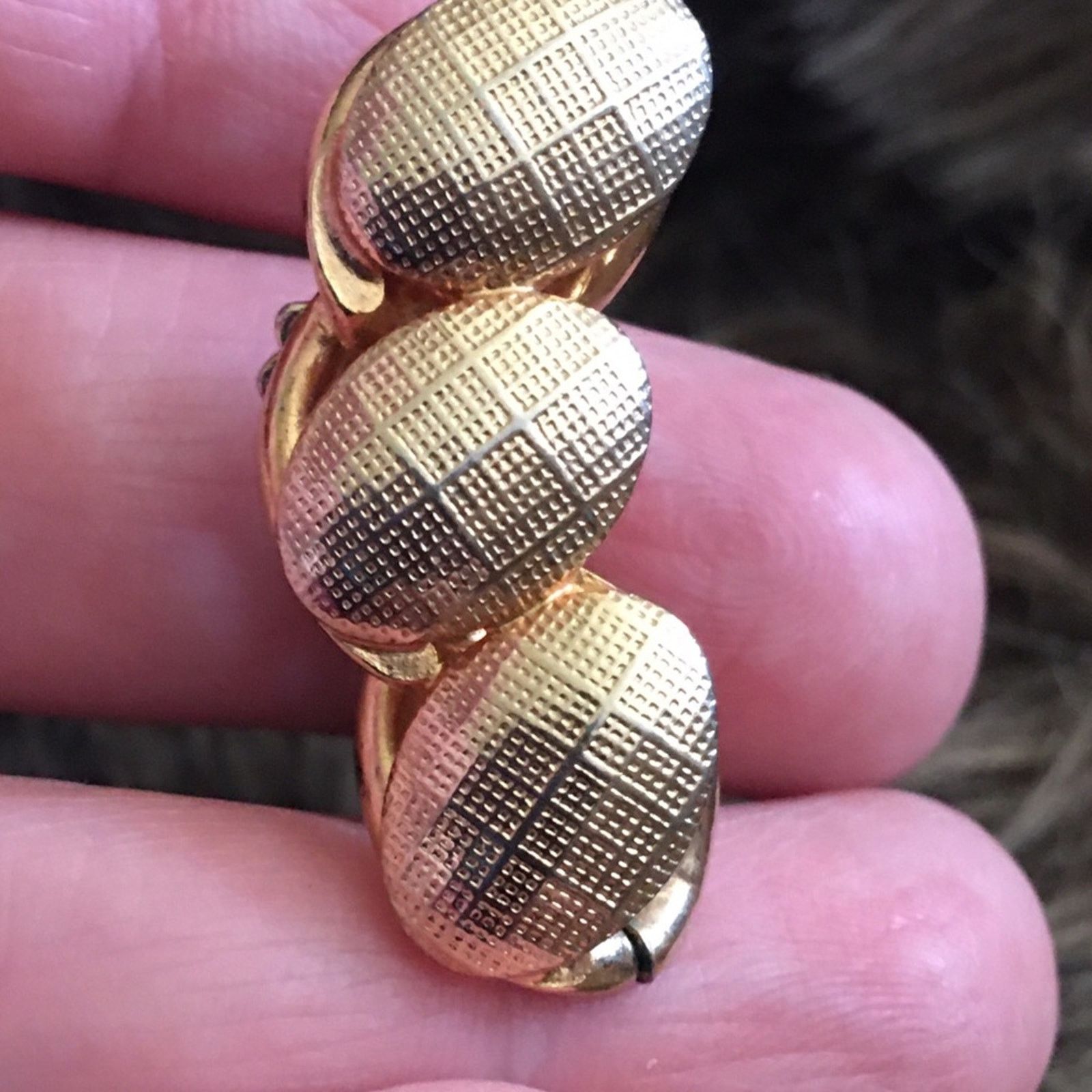 Vintage Vintage 70s textured gold tone clip on earrings Size ONE SIZE - 6 Thumbnail
