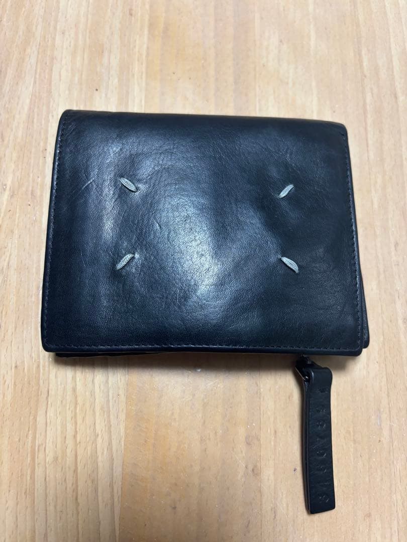 4 Stitch Motif Zip Up Wallet